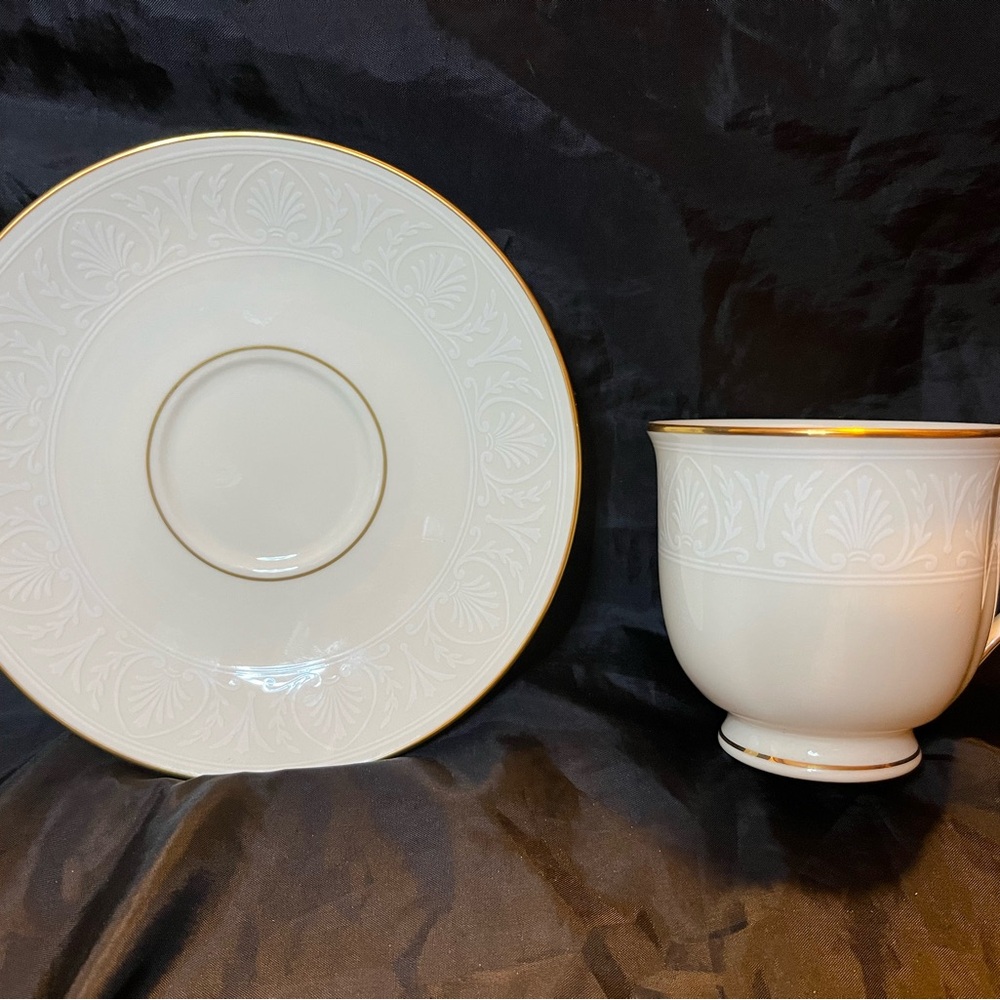 Lenox Courtyard Gold Elegant Cream and Gold Dinnerware Cup and Saucer Set